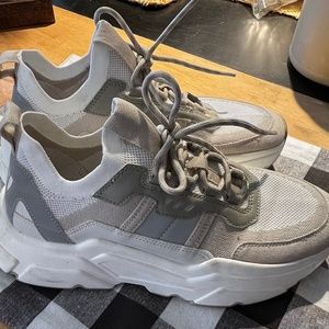 Ladies white H&M tennis shoes